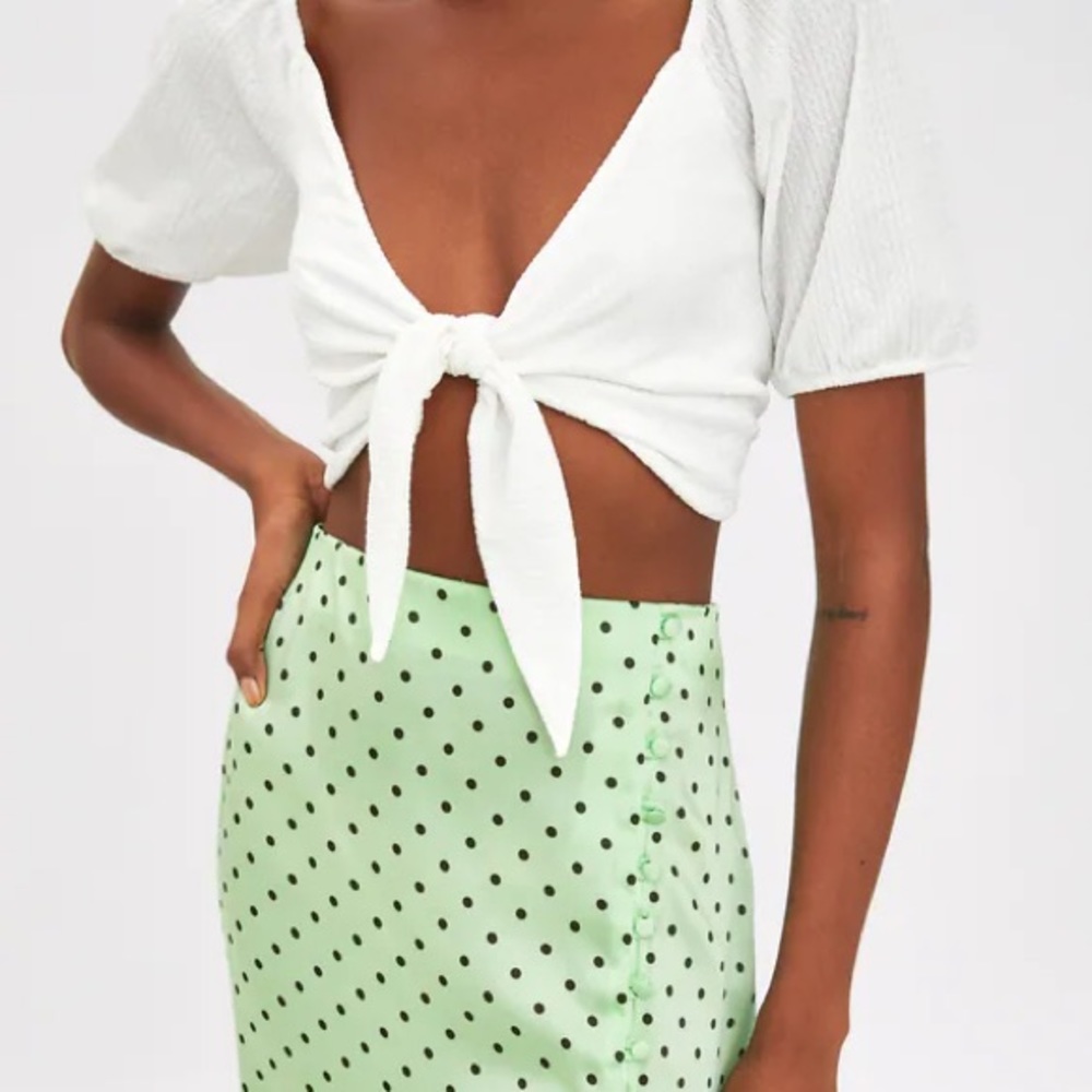 Too with knotted detail